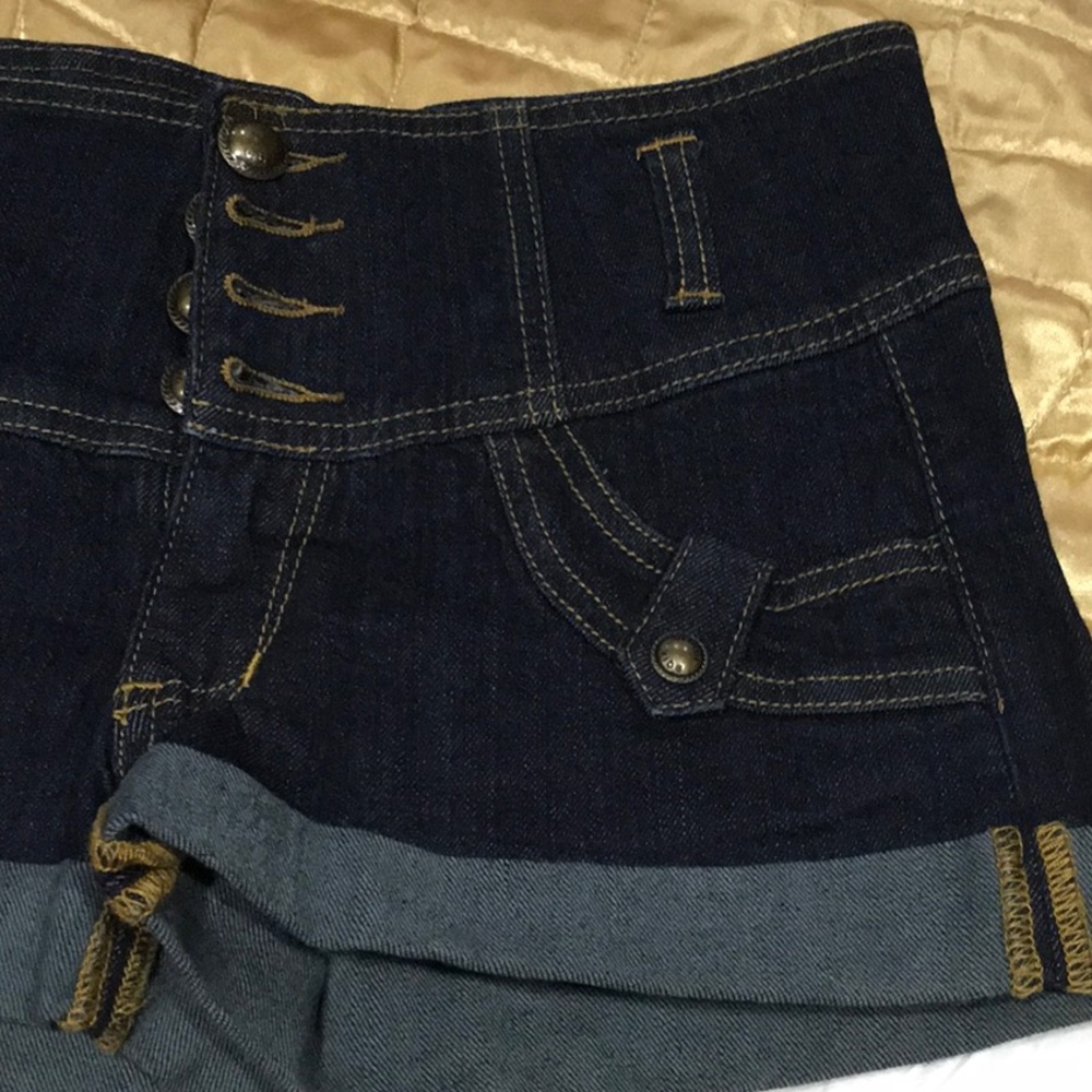 Shorts - Picture 2 of 4